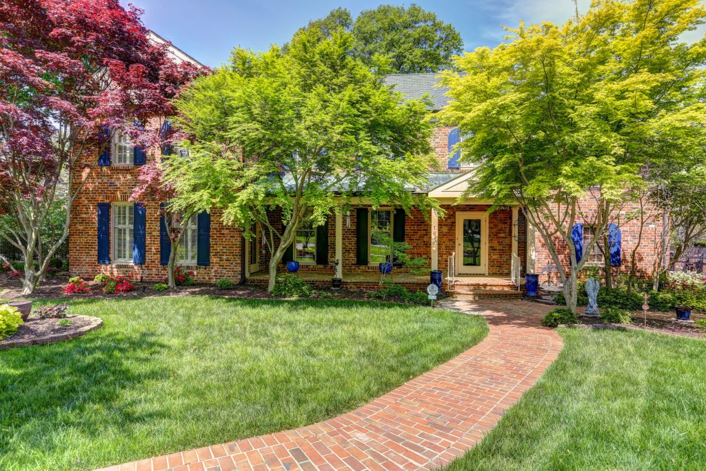 16 Roslyn Road Richmond, Virginia