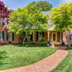 16 Roslyn Road Richmond, Virginia 23226-